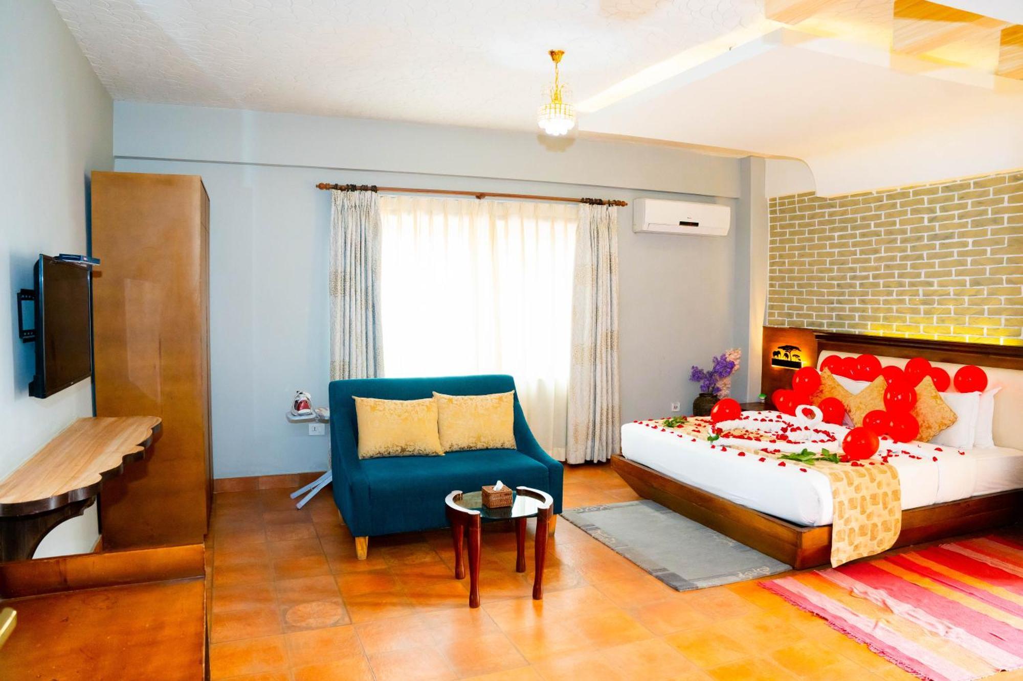 Teeka Resort Suites & Spa Pokhara Buitenkant foto